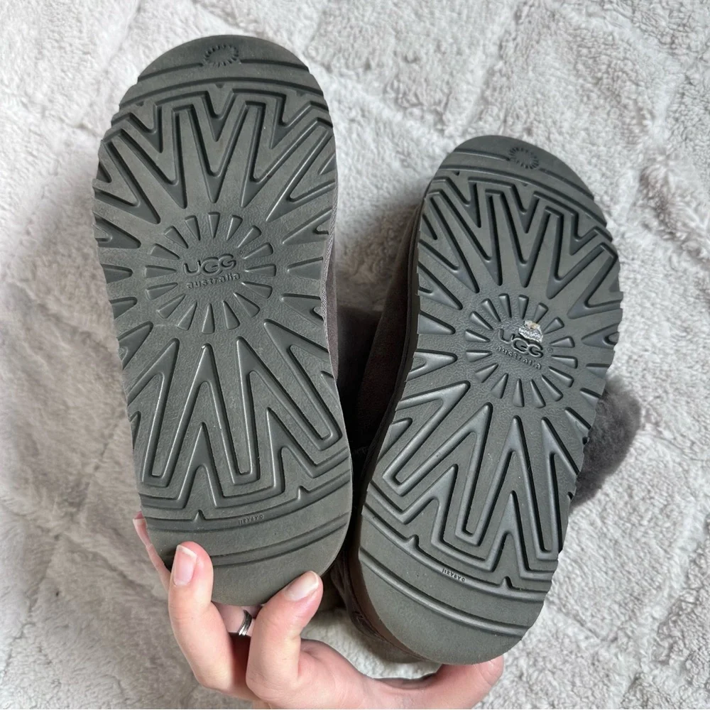 Ugg | Gray Bailey Button Boots Big Kids Style 5991Y | Size 5